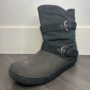 Crocs Berryessa Boots Womens 10 Black Gray Suede Ankle Winter Outdoor